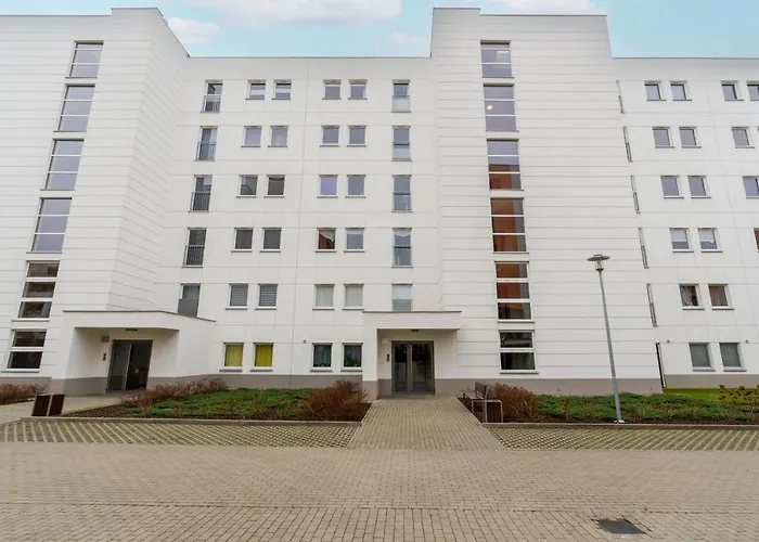 Wilczak Apartment With Free Garage Poznan By Noclegi Renters